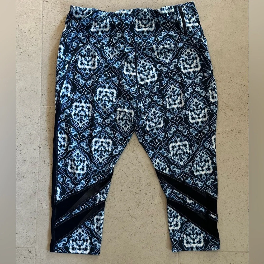 Ruby Ribbon Patterned Leggings - Picture 2 of 3